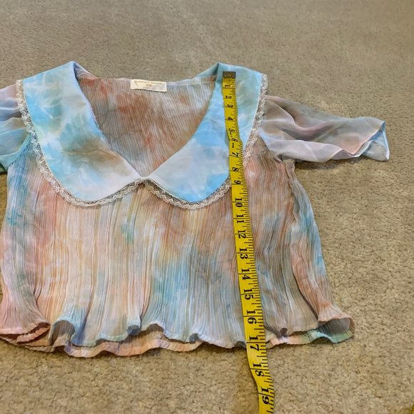 Repeat Mark Marbled Look Cropped Pleated Top - Picture 11 of 12